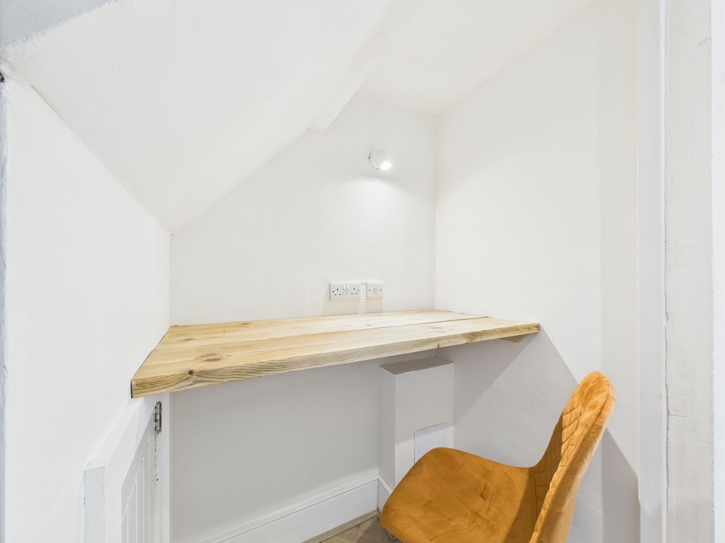 Property photo 3 of 7 Communal Study Area