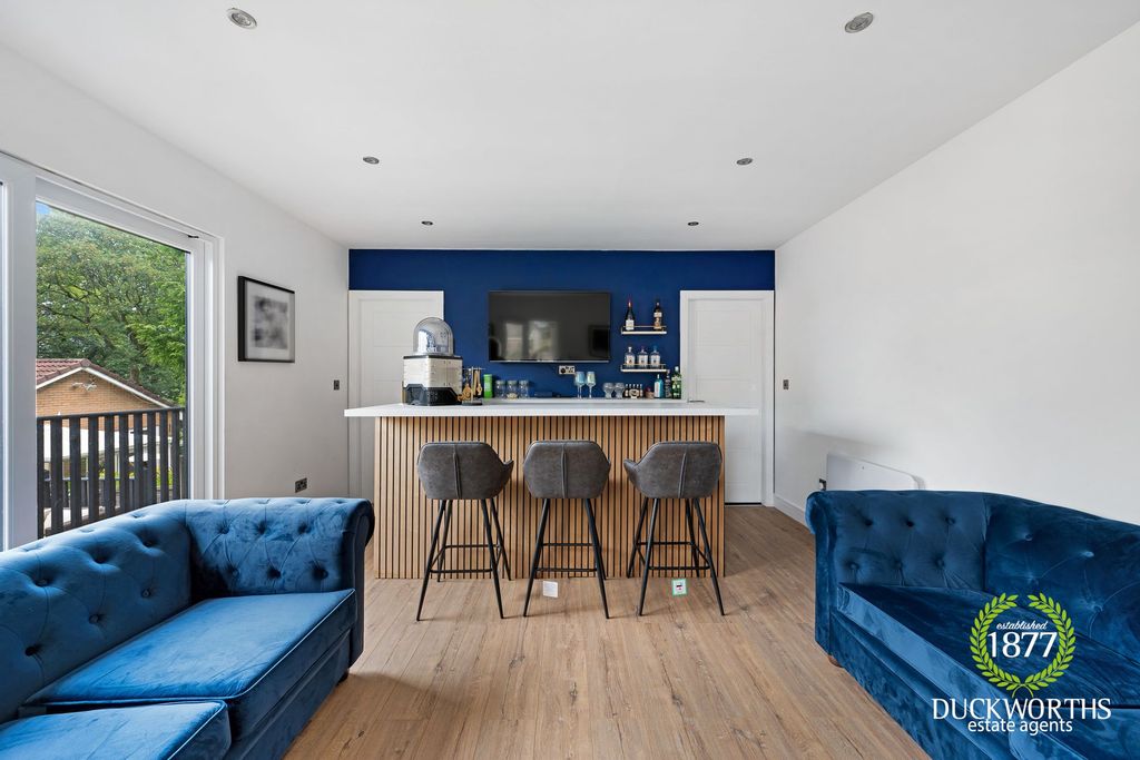 Property photo 3 of 35