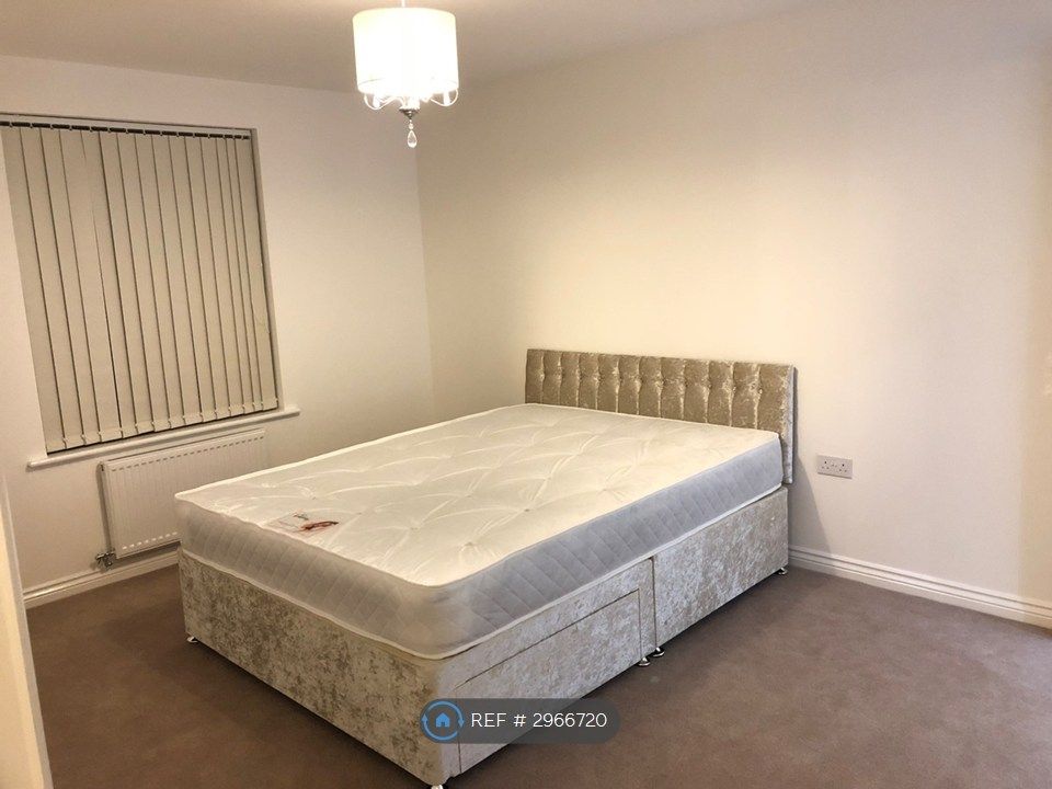 Property photo 2 of 17 Bedroom 1