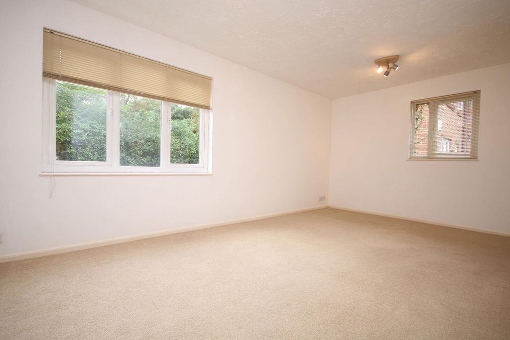 Property photo 3 of 6 Living Room