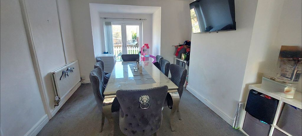 Property photo 2 of 13 Lounge / Diner