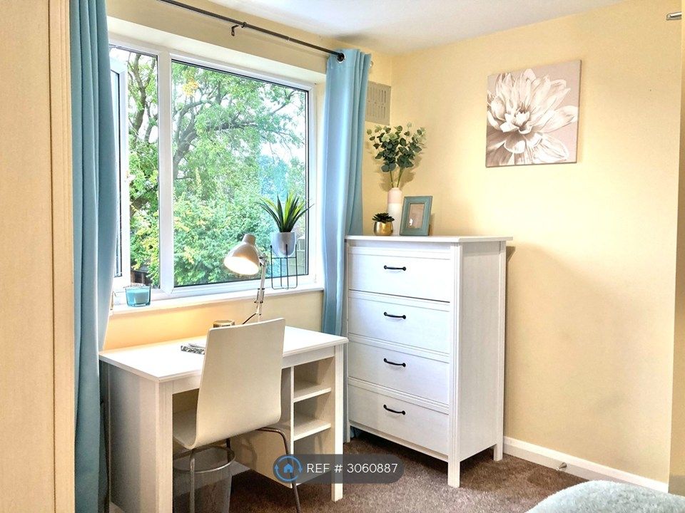 Property photo 1 of 10 Your 1st Floor Double With Garden Views