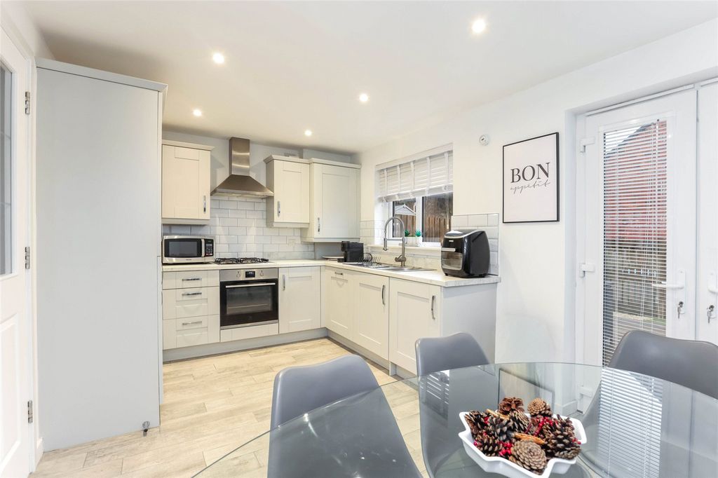 Property photo 3 of 21 Picture No. 05