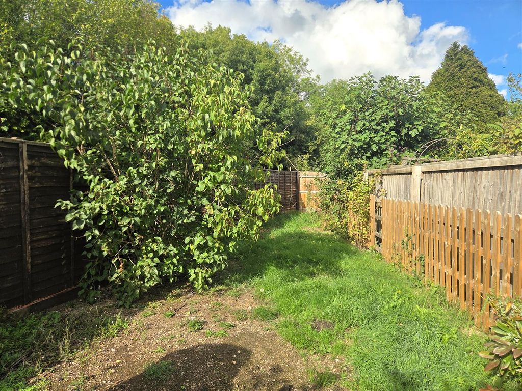 Property photo 2 of 11 25 Kent - Garden.Jpg