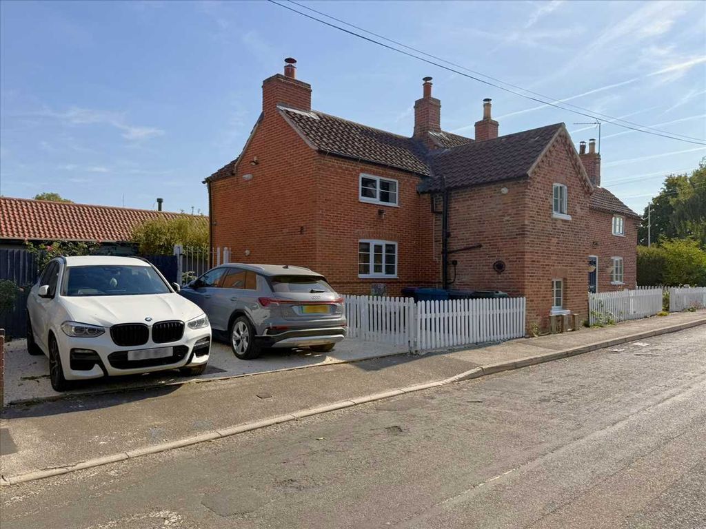 Property photo 2 of 33