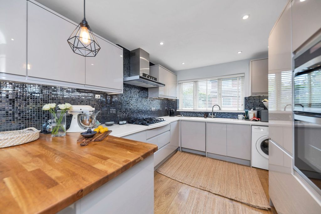 Property photo 2 of 24