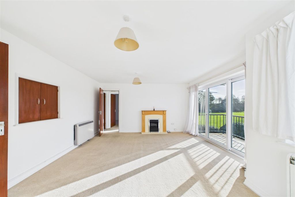 Property photo 3 of 16 Cam01894G0-Pr0250-Still024.Jpg