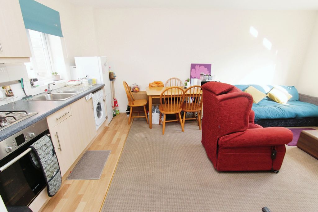 Property photo 3 of 8