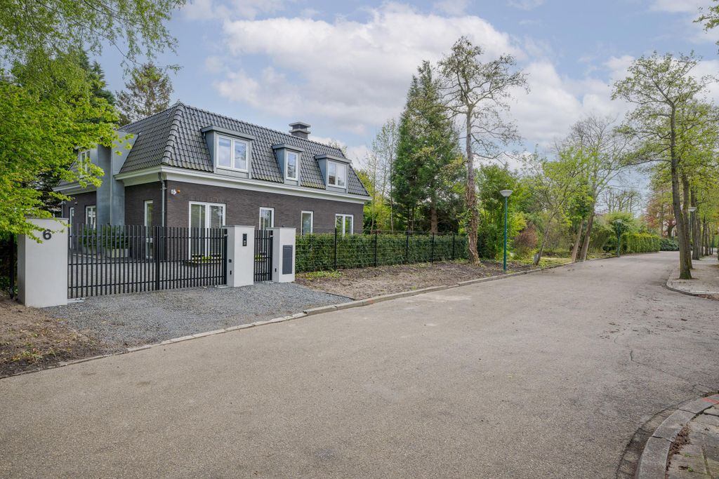 Property photo 2 of 68