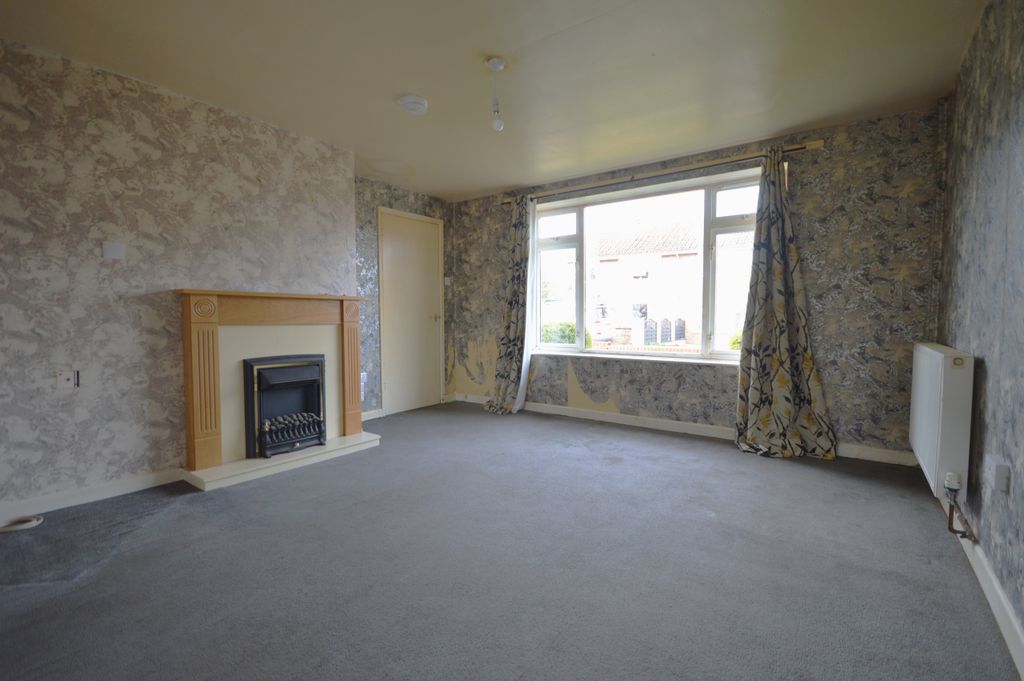 Property photo 3 of 12 Living Room