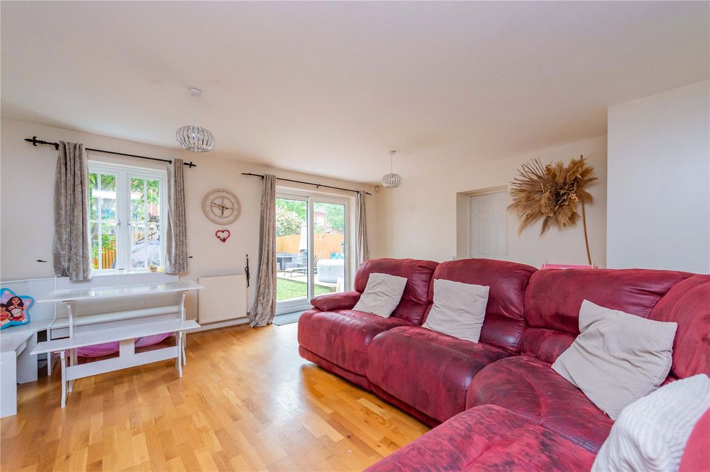 Property photo 2 of 32 Picture No. 26