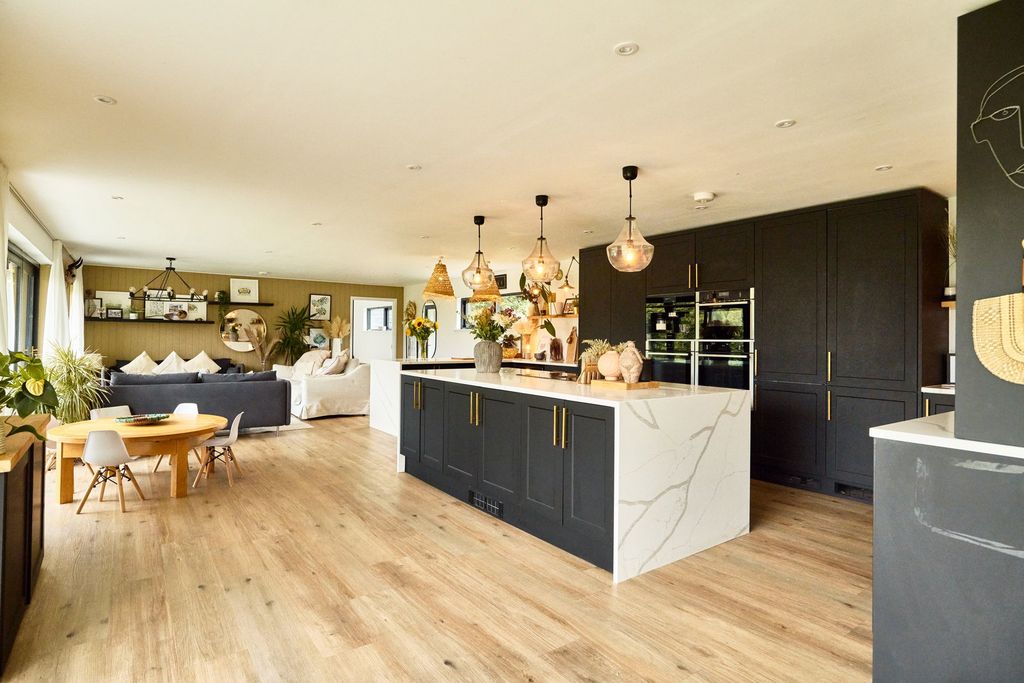 Property photo 2 of 36