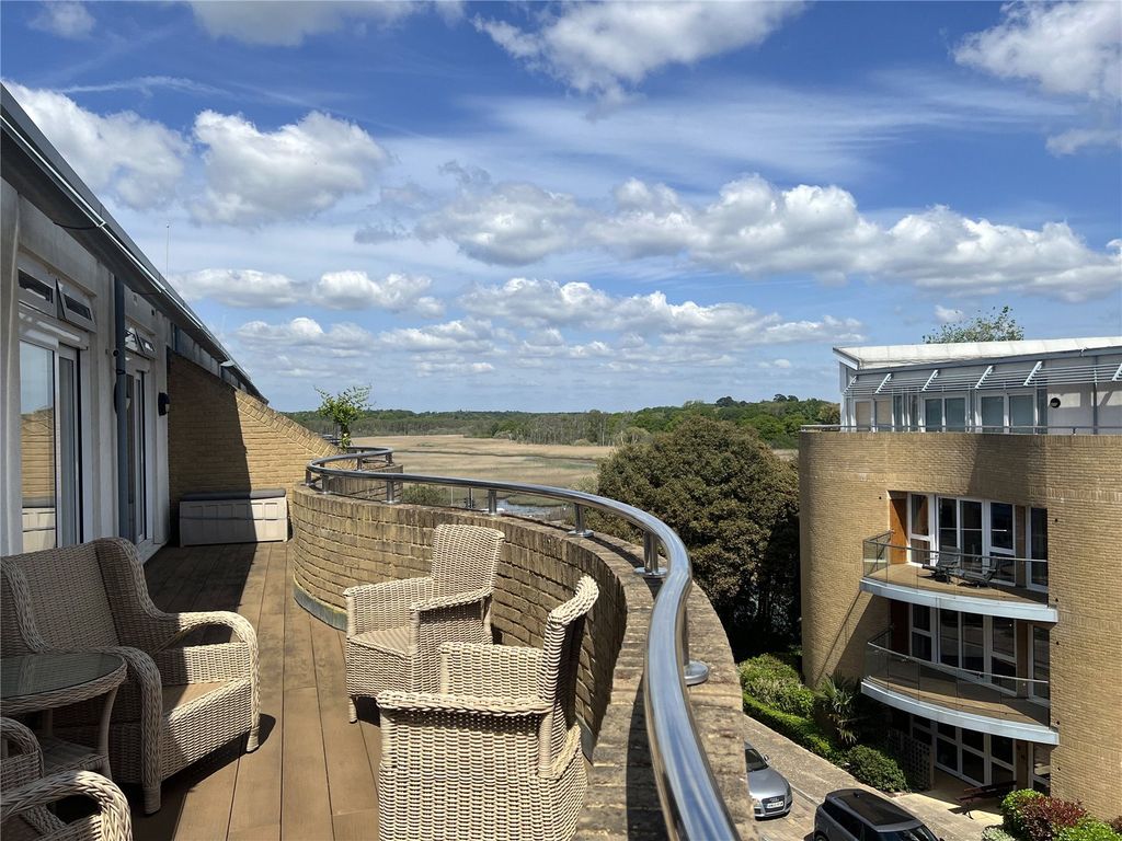 Property photo 1 of 14 Balcony