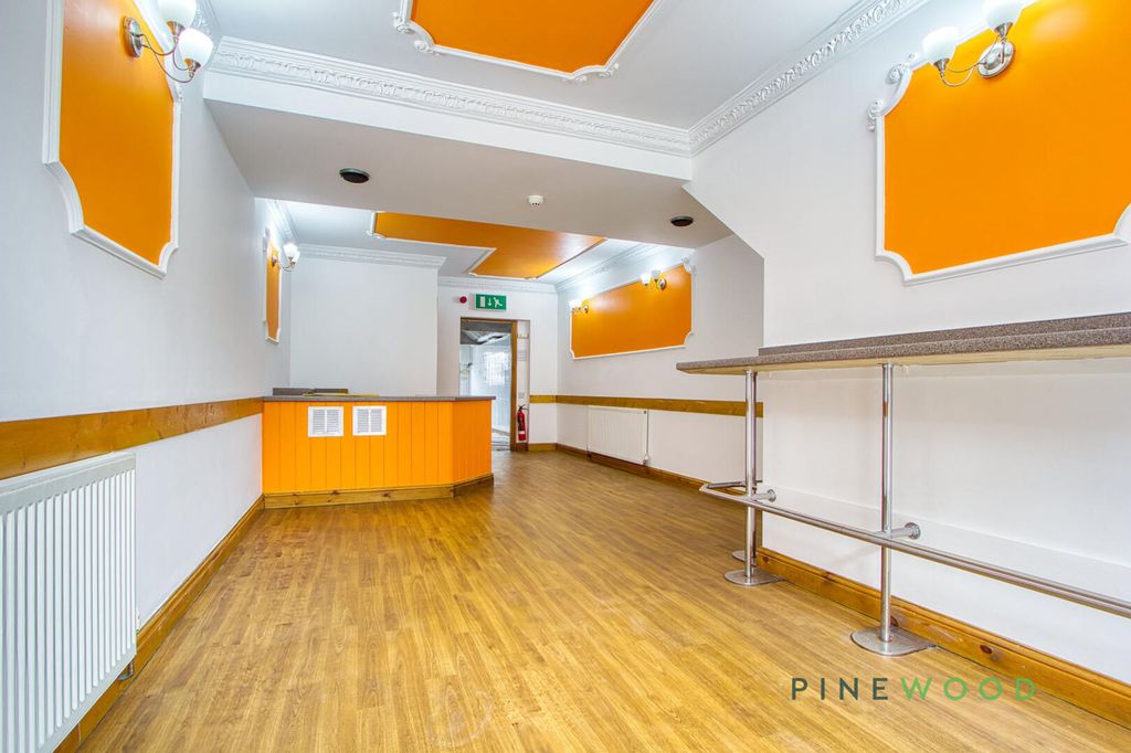 Property photo 3 of 27 Store