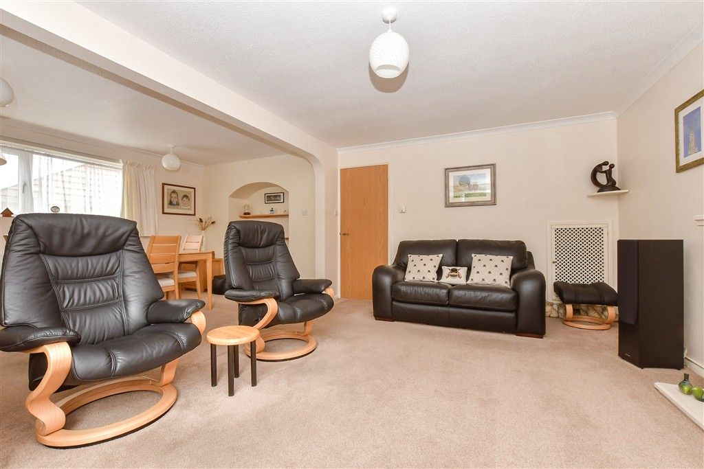 Property photo 2 of 15 Lounge