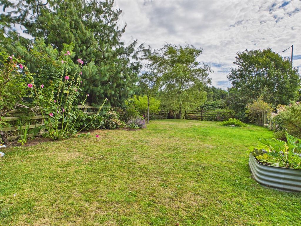 Property photo 2 of 21 Outside