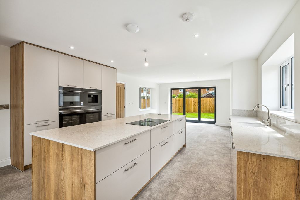 Property photo 2 of 14 4773911