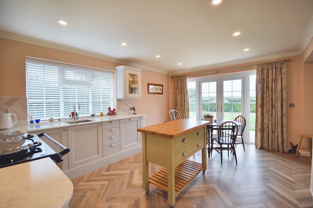 Property photo 3 of 26