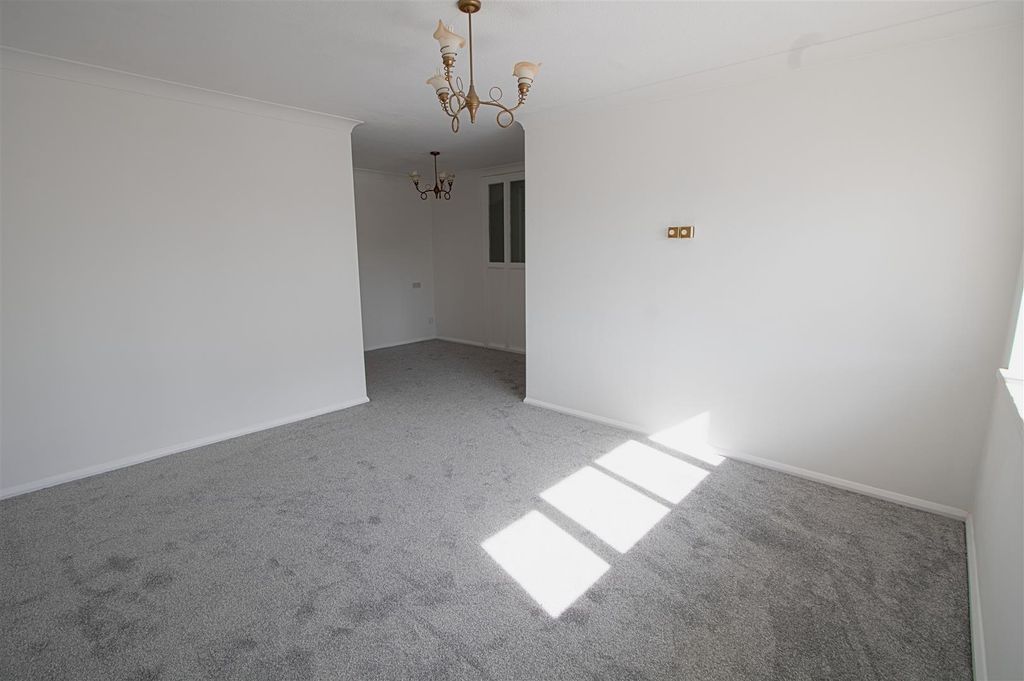 Property photo 3 of 15 Lounge New 1.Jpg