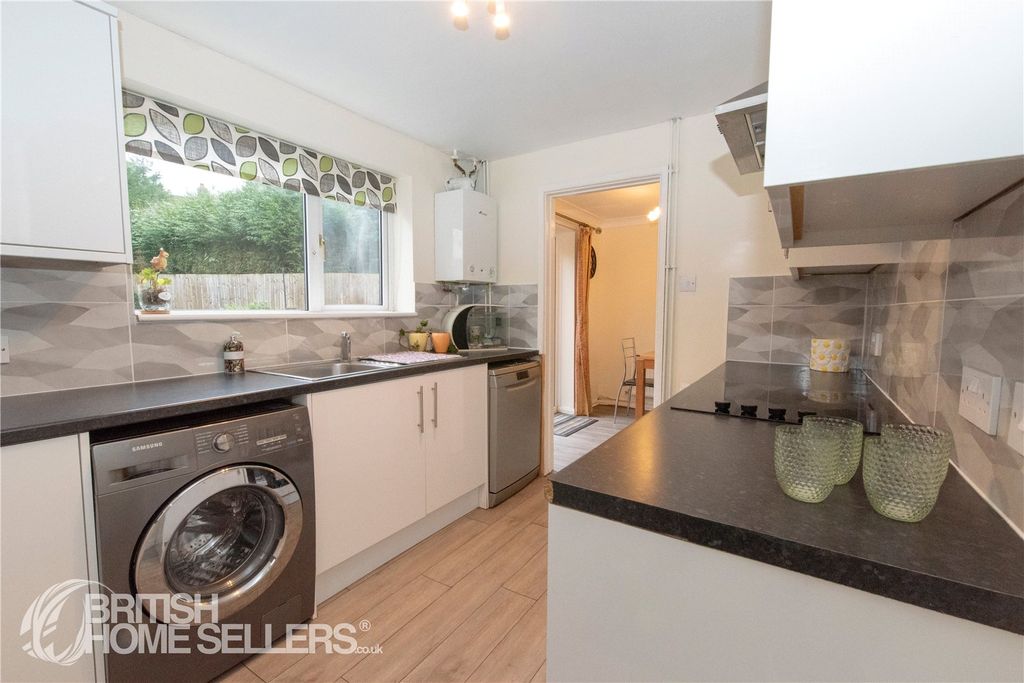 Property photo 2 of 18 Picture No. 21