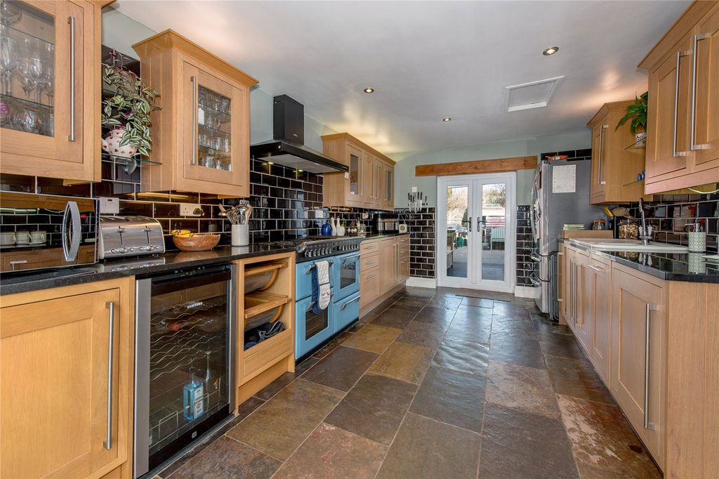 Property photo 3 of 23 Kitchen