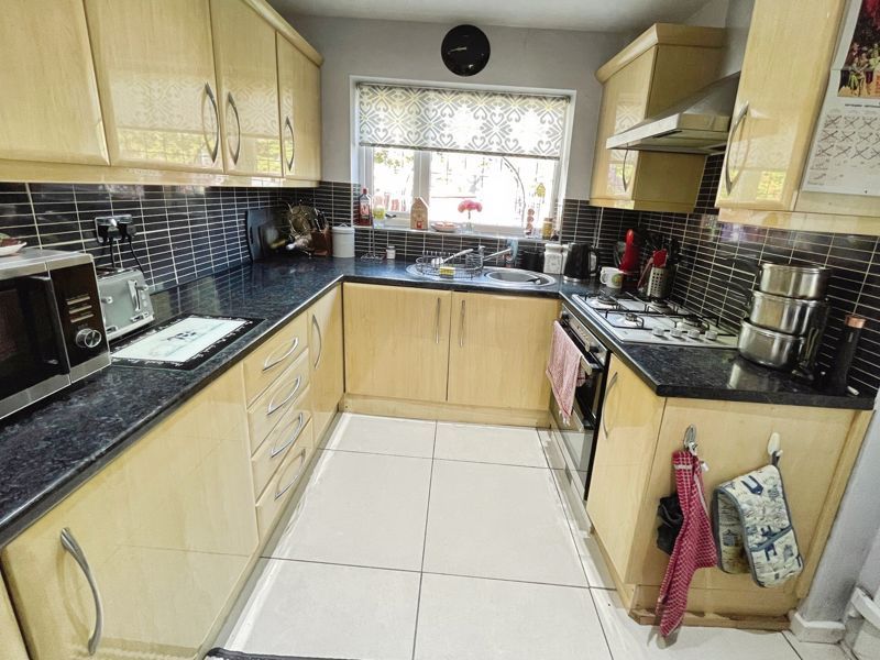 Property photo 3 of 19 Kitchen