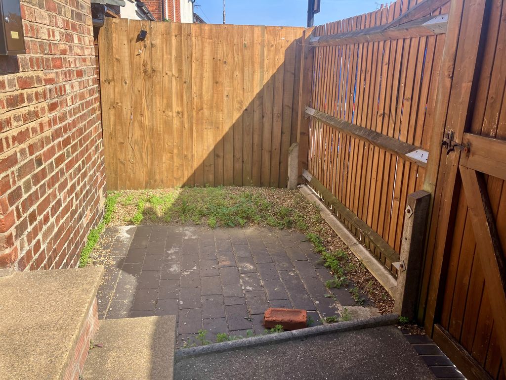 Property photo 2 of 7
