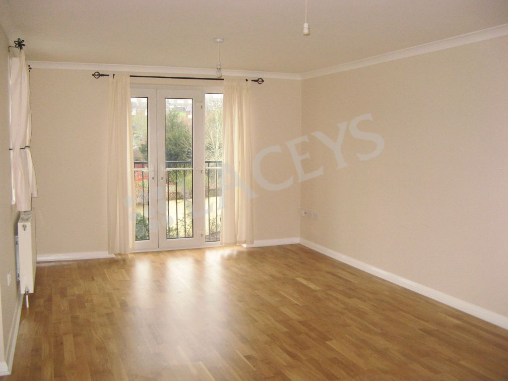 Property photo 3 of 6 Lounge 1