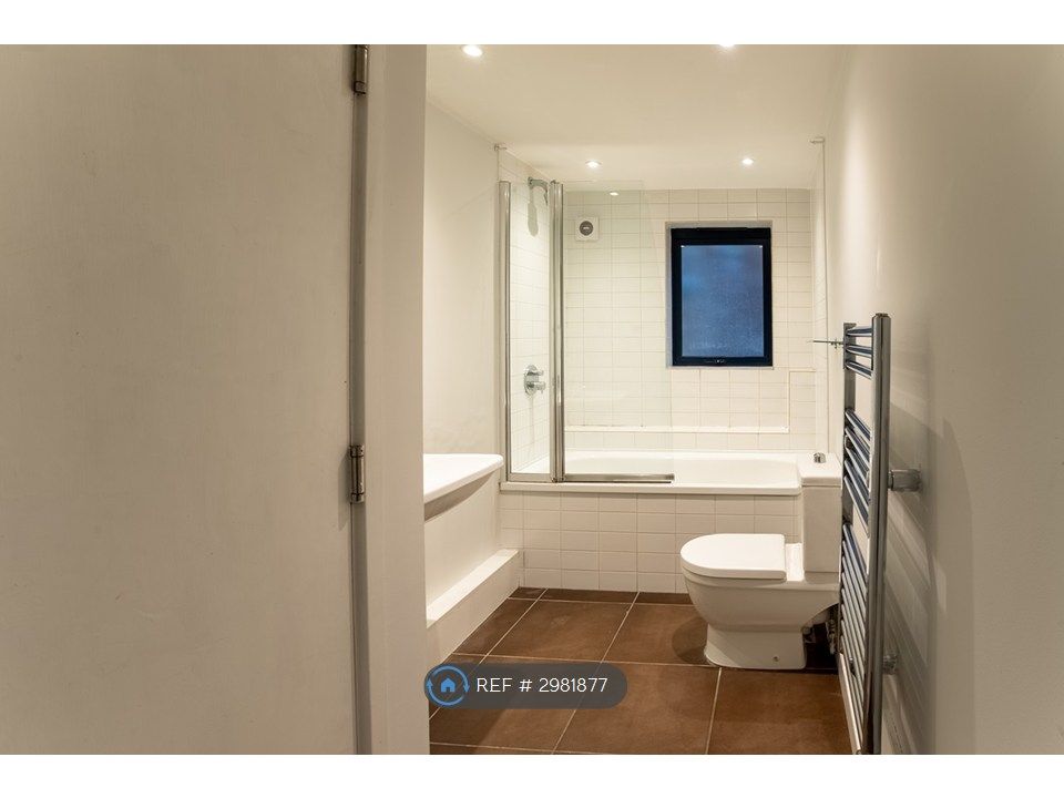 Property photo 3 of 11 Bathroom