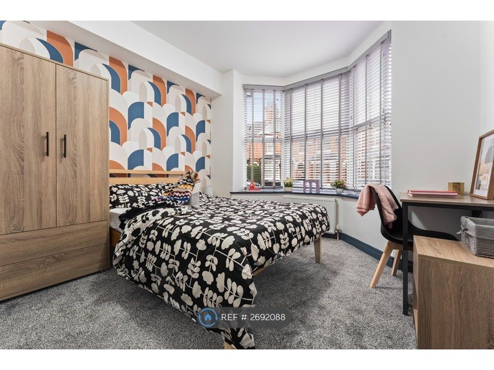 Property photo 1 of 7 Bedroom