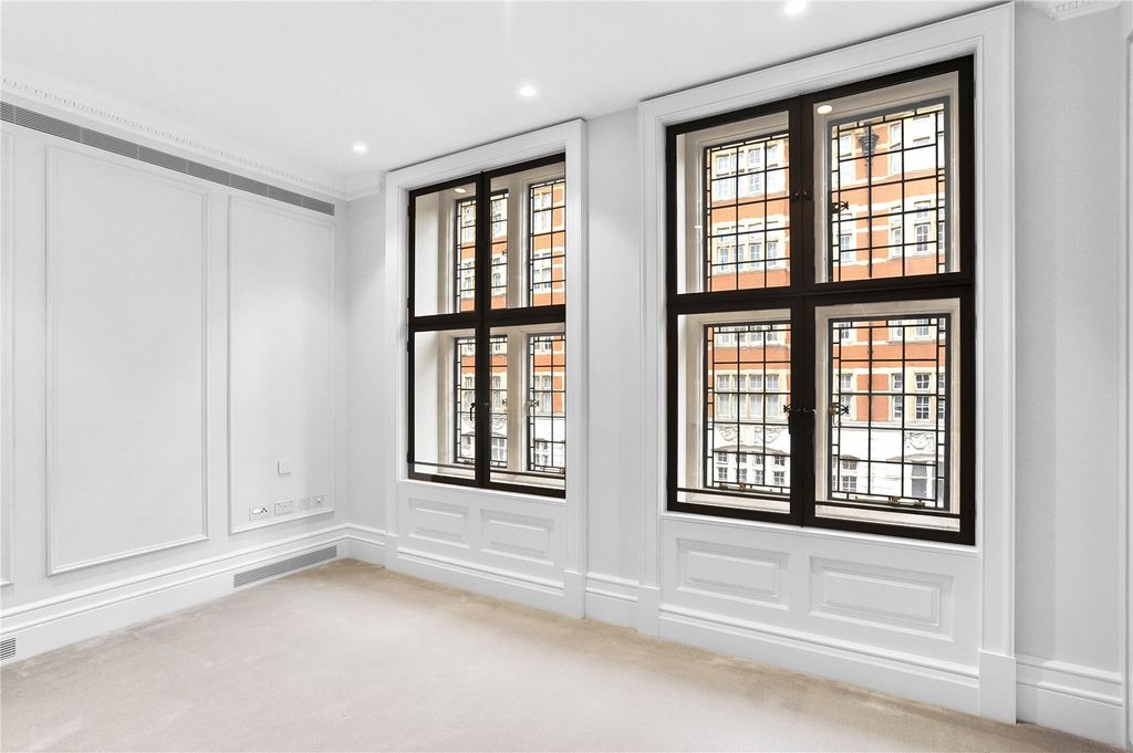 Property photo 2 of 11 2, 55 Knightsbridge