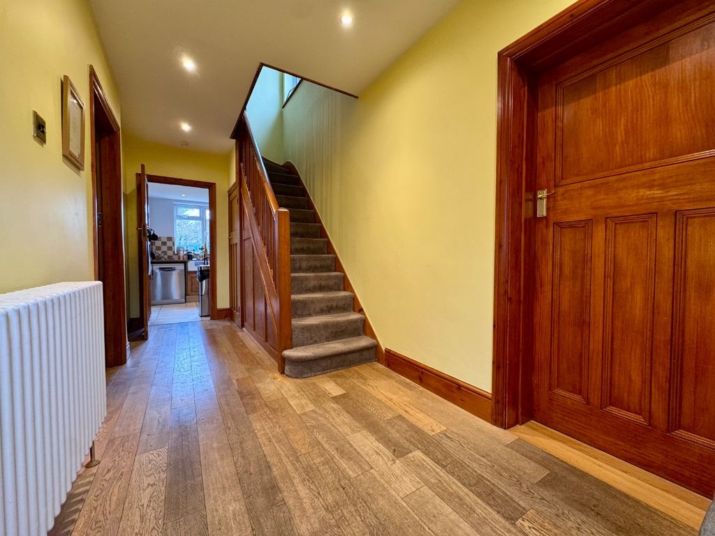 Property photo 2 of 20 3910183
