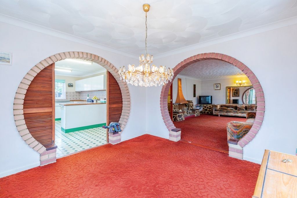 Property photo 3 of 17 Photo