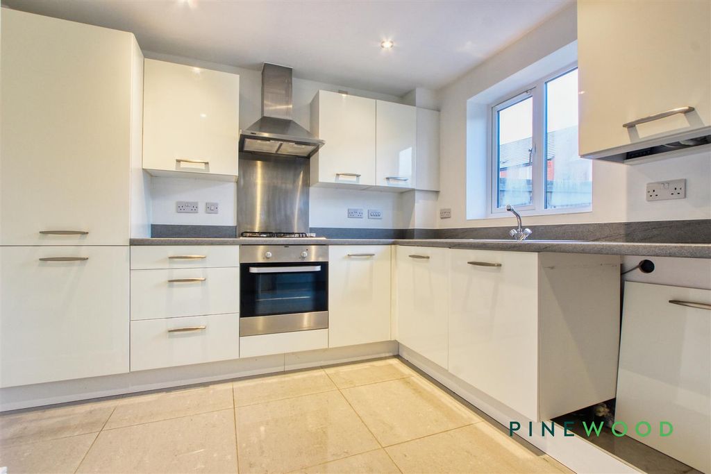 Property photo 3 of 18 Breakfast Kitchen