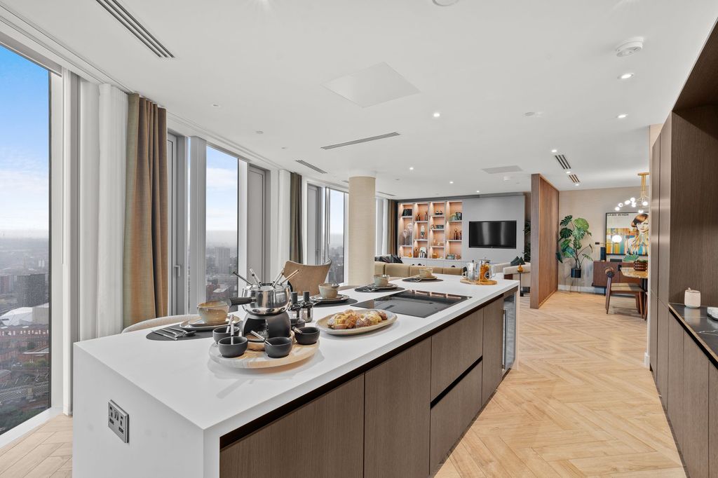 Property photo 1 of 33