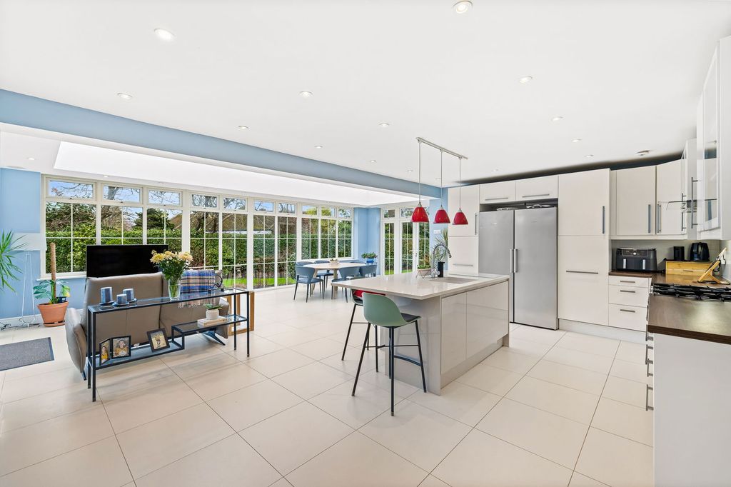 Property photo 2 of 24