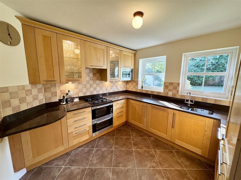 Property photo 3 of 12 Kitchen