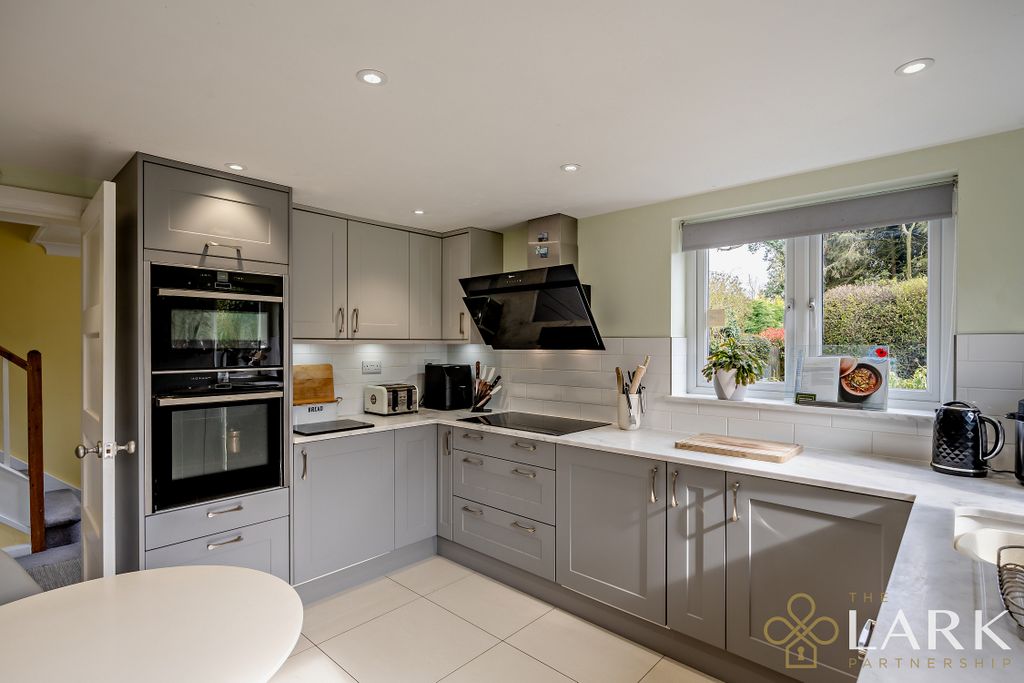 Property photo 3 of 16 8682670-Interiorwm01-800