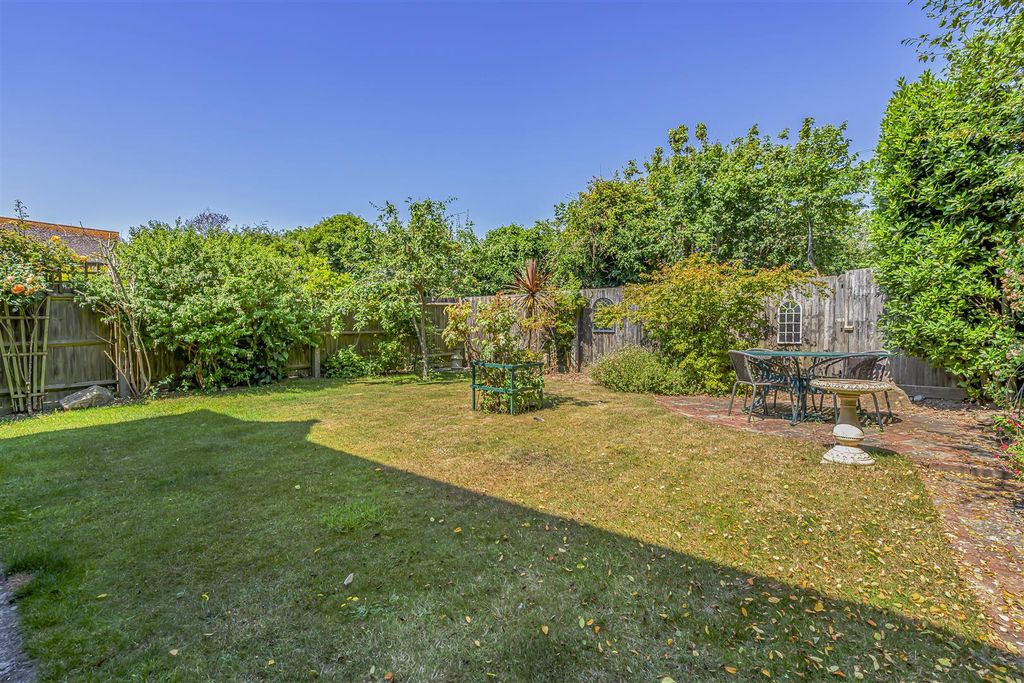 Property photo 2 of 14 Robinson Close, Selsey-Porticomarketing-Nexa-33.Jp