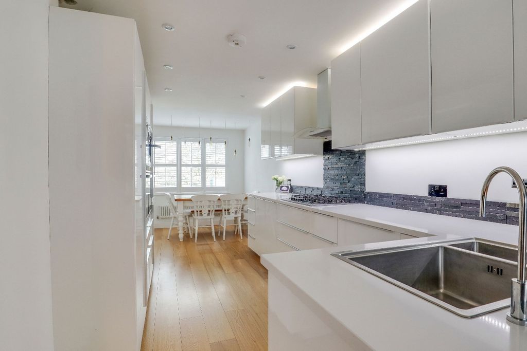 Property photo 3 of 28