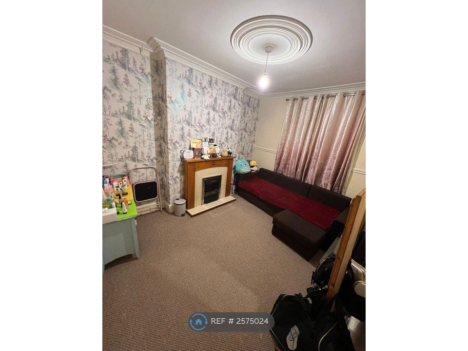 Property photo 3 of 10 Front Room