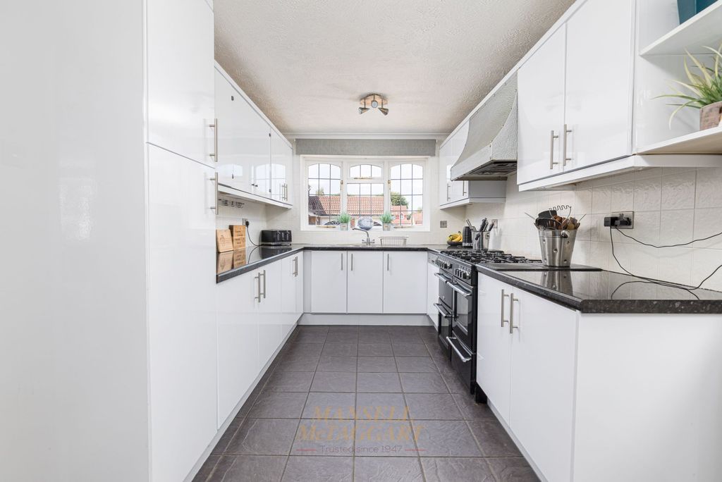 Property photo 3 of 29