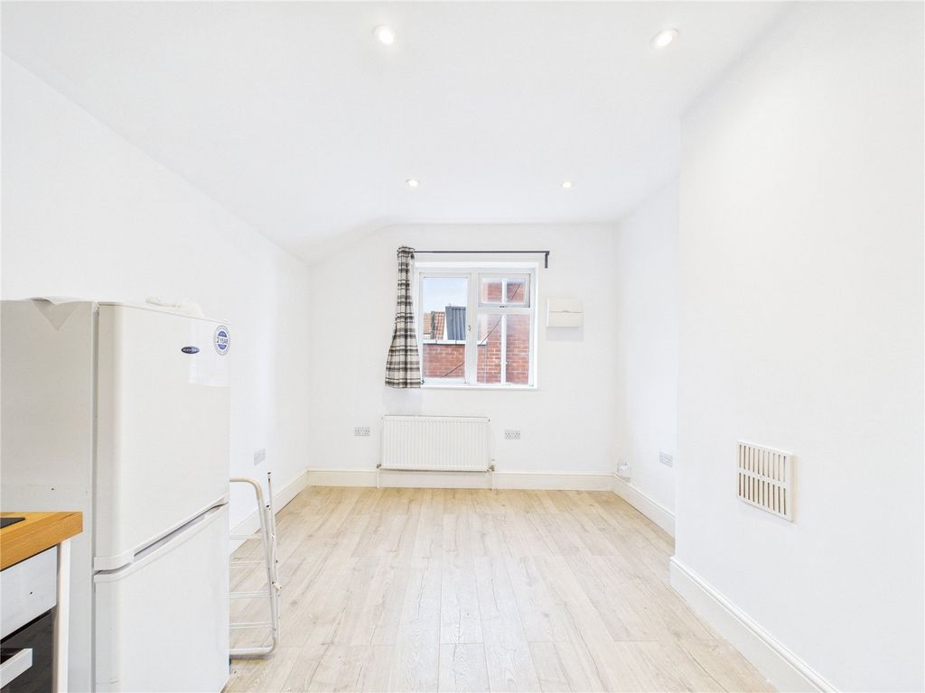 Property photo 3 of 9 Picture No. 18