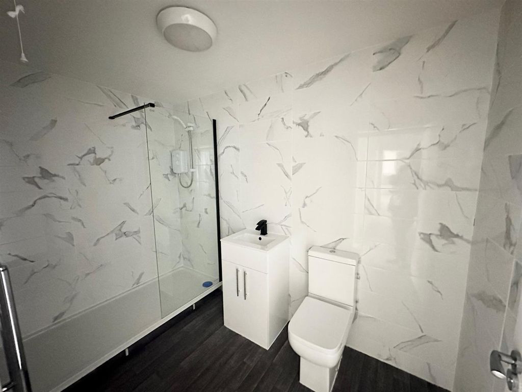 Property photo 3 of 10 Shower Room
