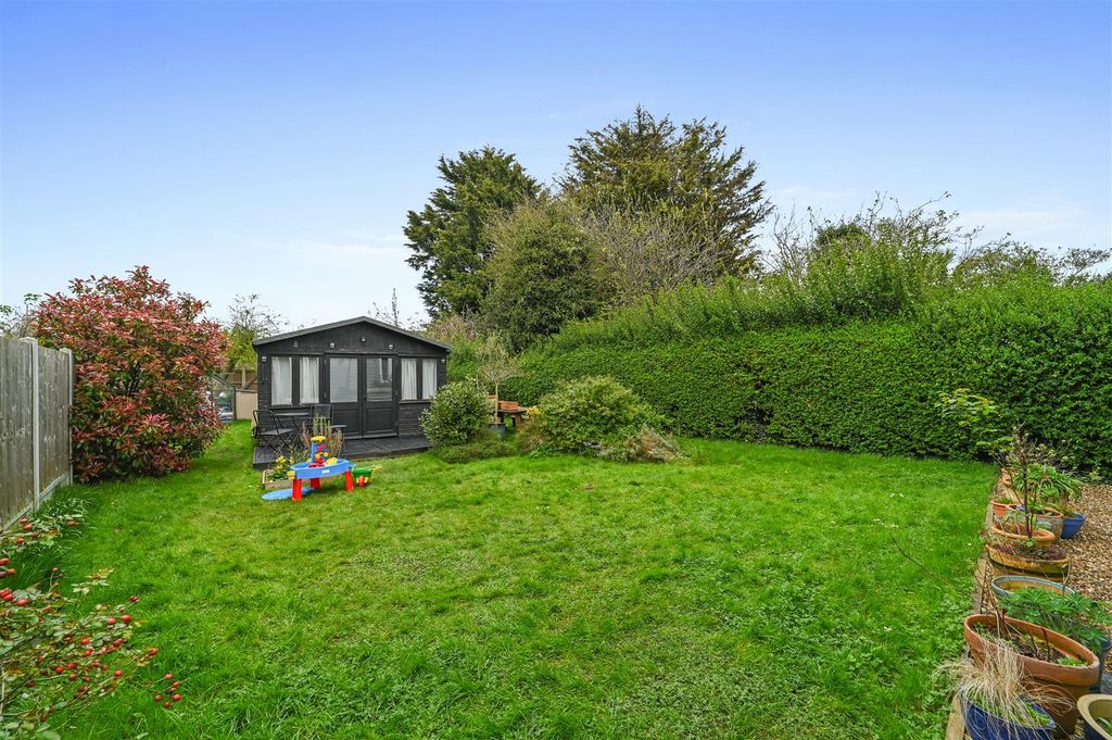 Property photo 3 of 15 Garden