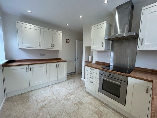 Property photo 2 of 11 Kitchen
