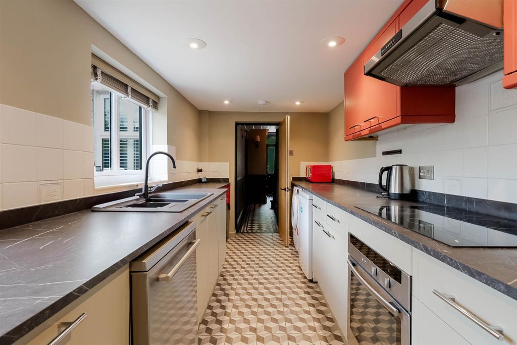 Property photo 2 of 17 Kitchen B.Jpg