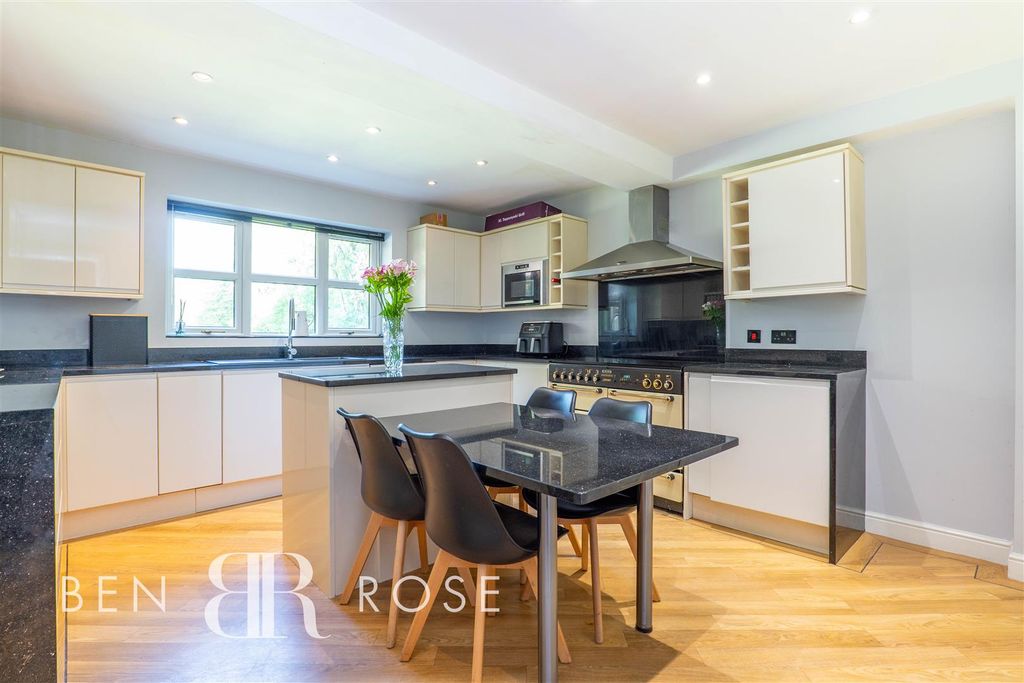 Property photo 3 of 48 Kitchen/Diner