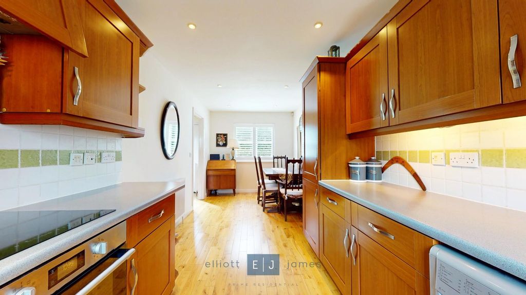 Property photo 2 of 21