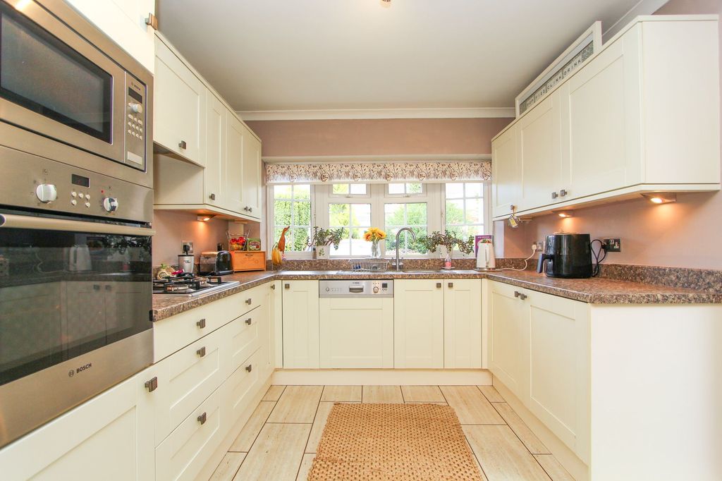 Property photo 2 of 29